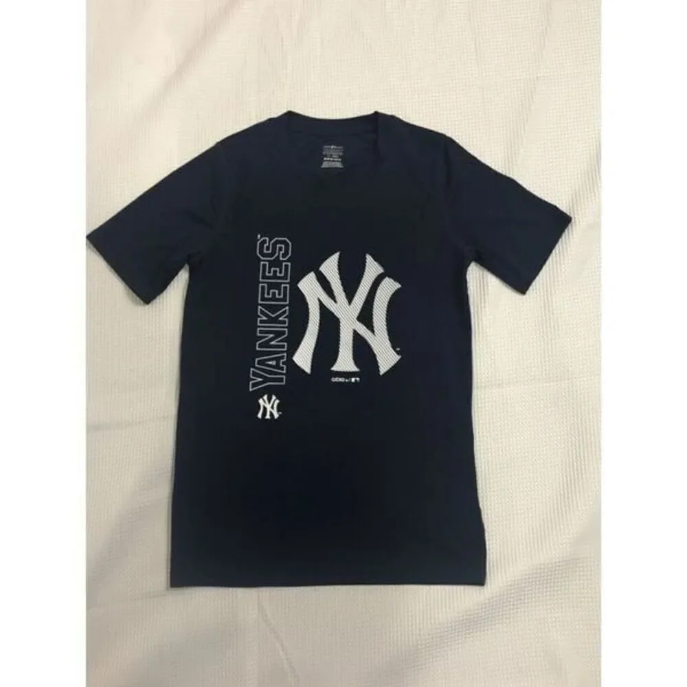 Genuine merchandise yankee T-shirt….0357